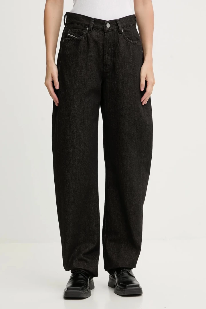 Трендові джинси сезону: майбутня класика.
19