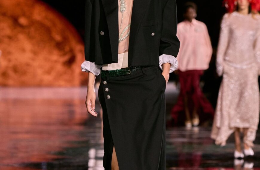 Робота в стилі: 5 трендових офісних луків для елегантної класики цього сезону