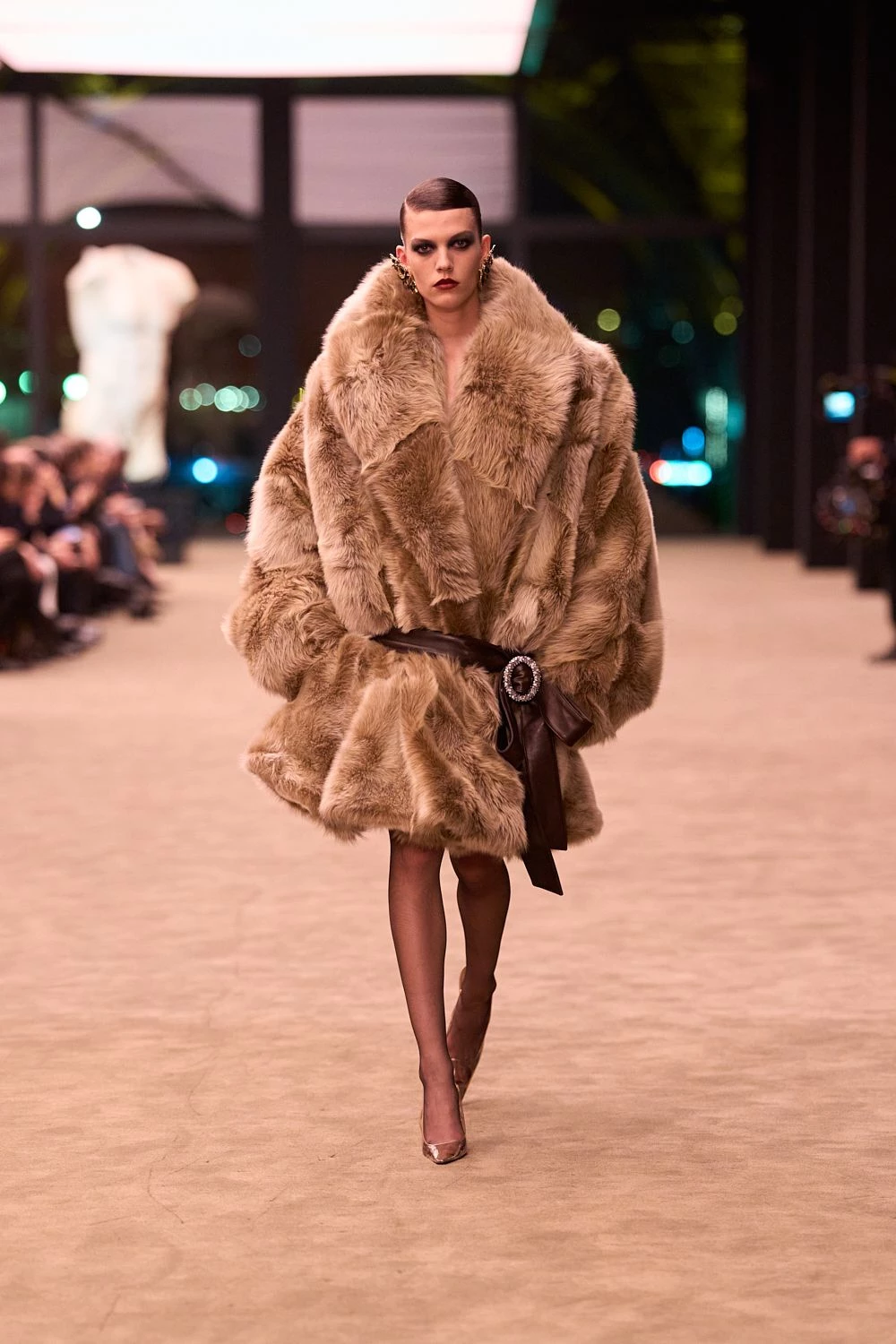 Чуттєвість і стриманість: свіжий погляд Saint Laurent, сезон осінь-зима 2026/2027
5