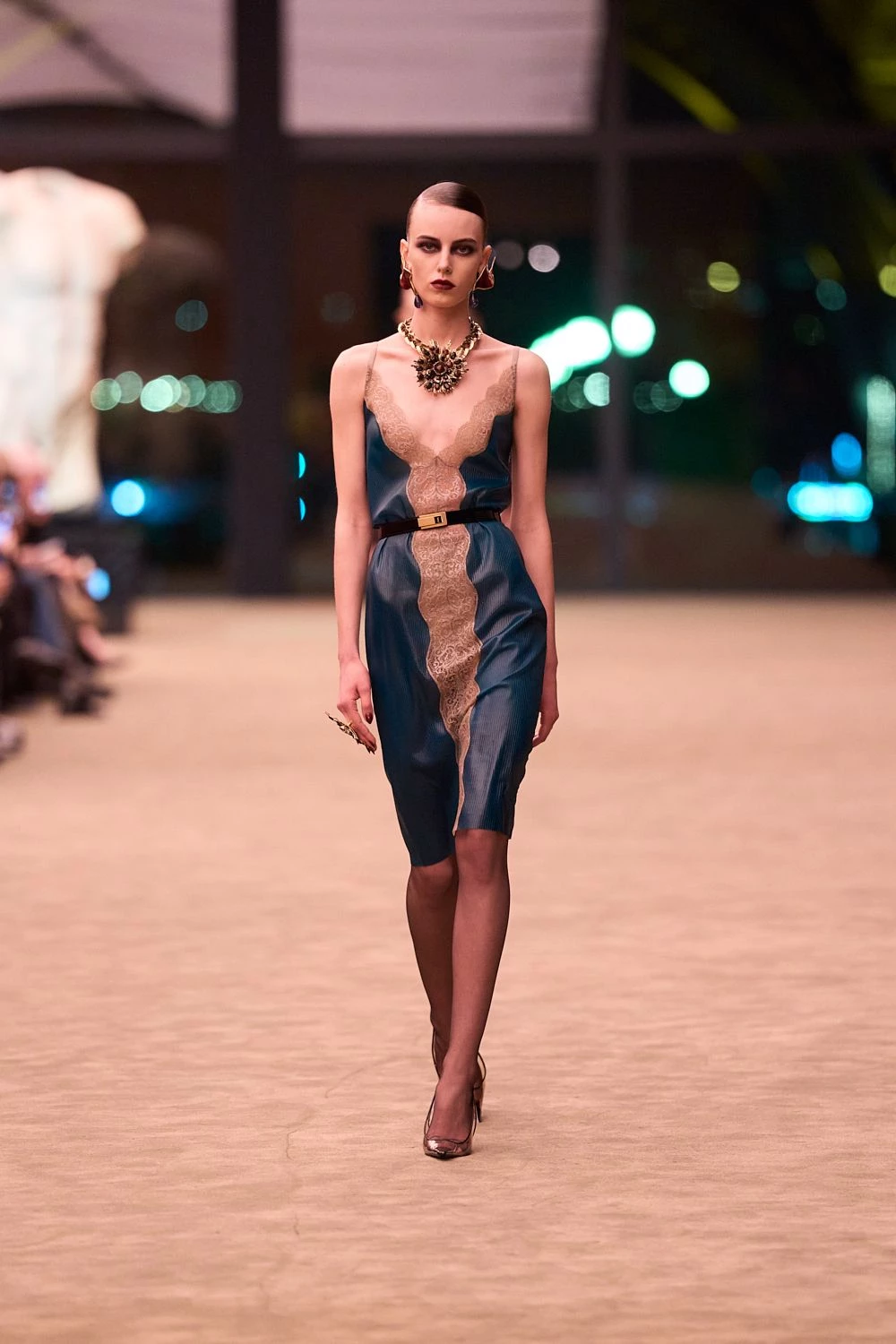 Чуттєвість і стриманість: свіжий погляд Saint Laurent, сезон осінь-зима 2026/2027
8