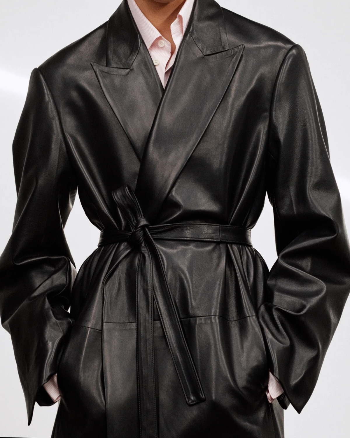 Фібі Файло: тріумфальне повернення мінімалізму в новій лінійці E
7