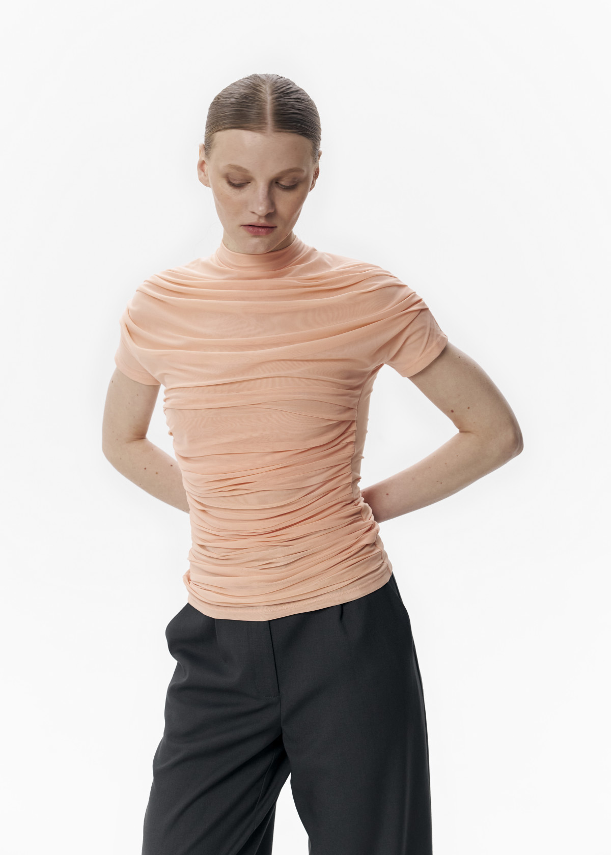 Березневі тренди: свіжі дизайнерські речі від українських виробників для оновлення весняного образу.
39