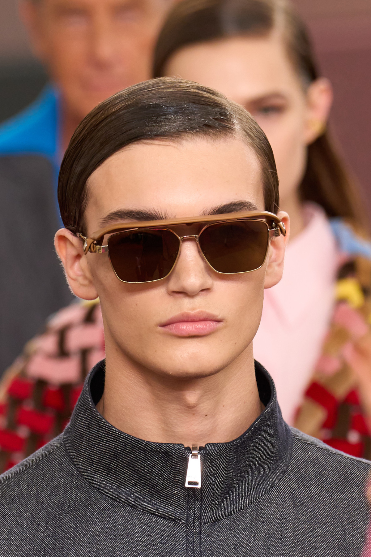 Модні сонцезахисні окуляри весна 2026: актуальні форми та стильні рамки
20