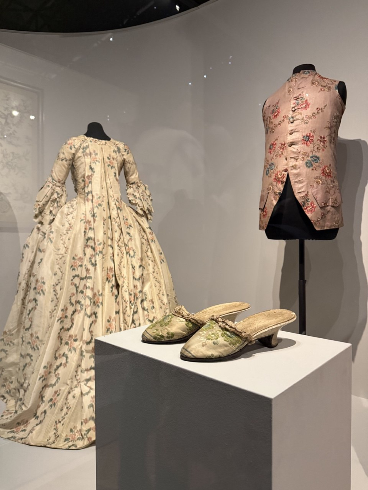 Вісімнадцяте століття: модні відголоски в сучасних тенденціях
3