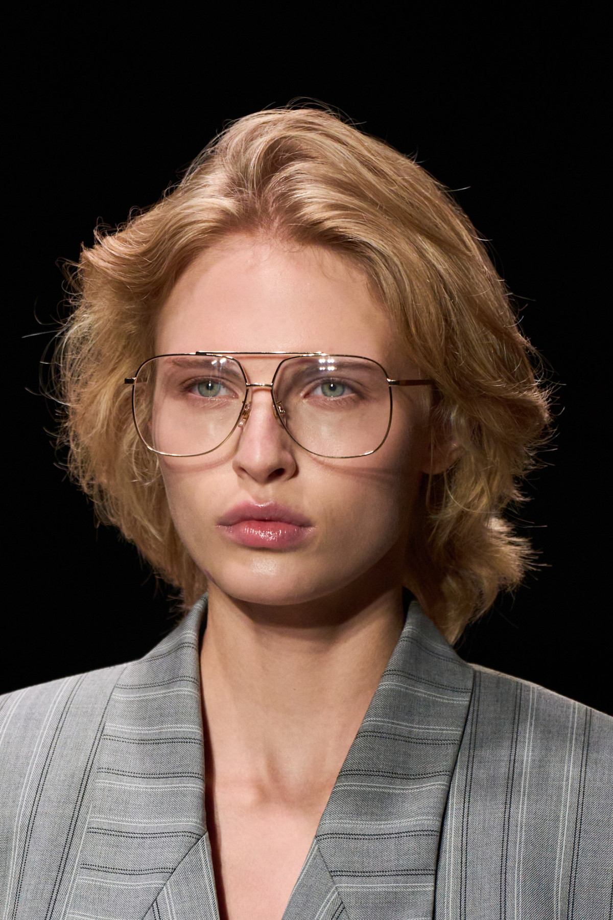 Модні сонцезахисні окуляри весна 2026: актуальні форми та стильні рамки
15