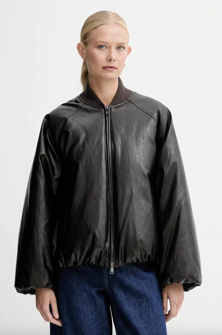 Легкі обриси й широкі штани – провідні тренди в одязі 2026.
7