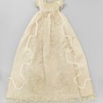 62 королівських немовлят охрестили в цьому вбранні — тепер його вперше виставляють на показ публіці