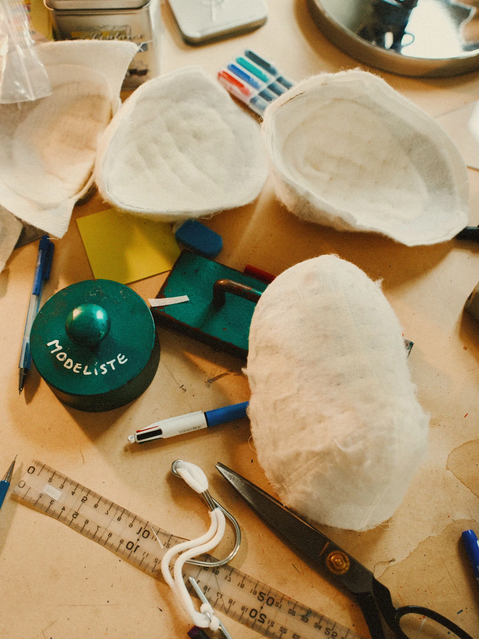 Підплічники — повторюваний мотив у новій колекції. Photo: Lee Whittaker2