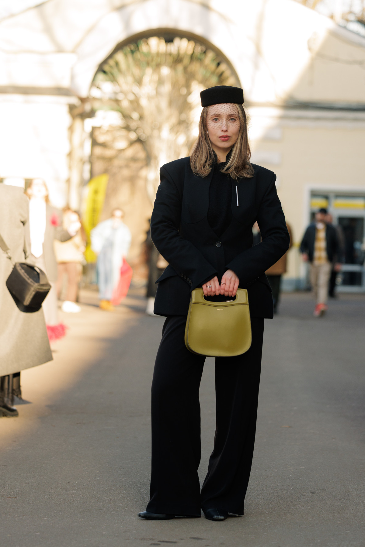 Вулична мода: образи відвідувачів третього дня Ukrainian Fashion Week осінньо-зимового сезону 2026/27
52