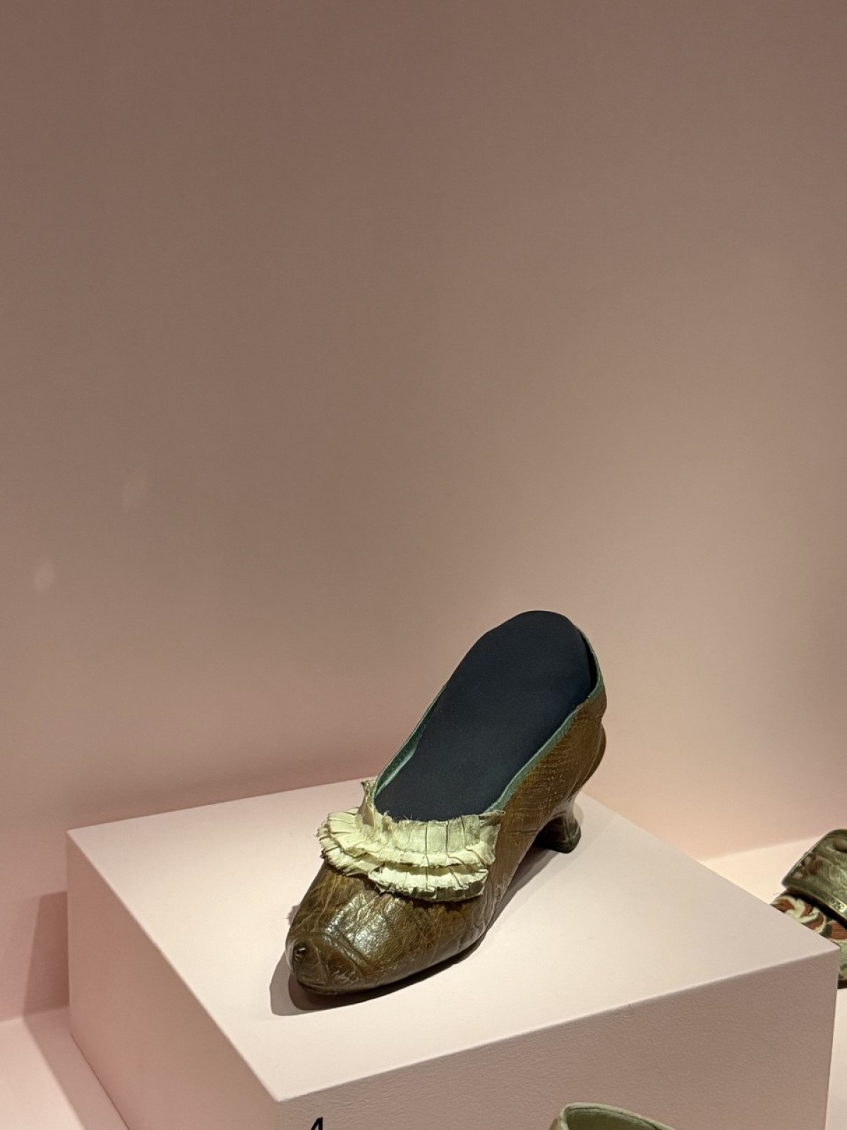 Вісімнадцяте століття: модні відголоски в сучасних тенденціях
10