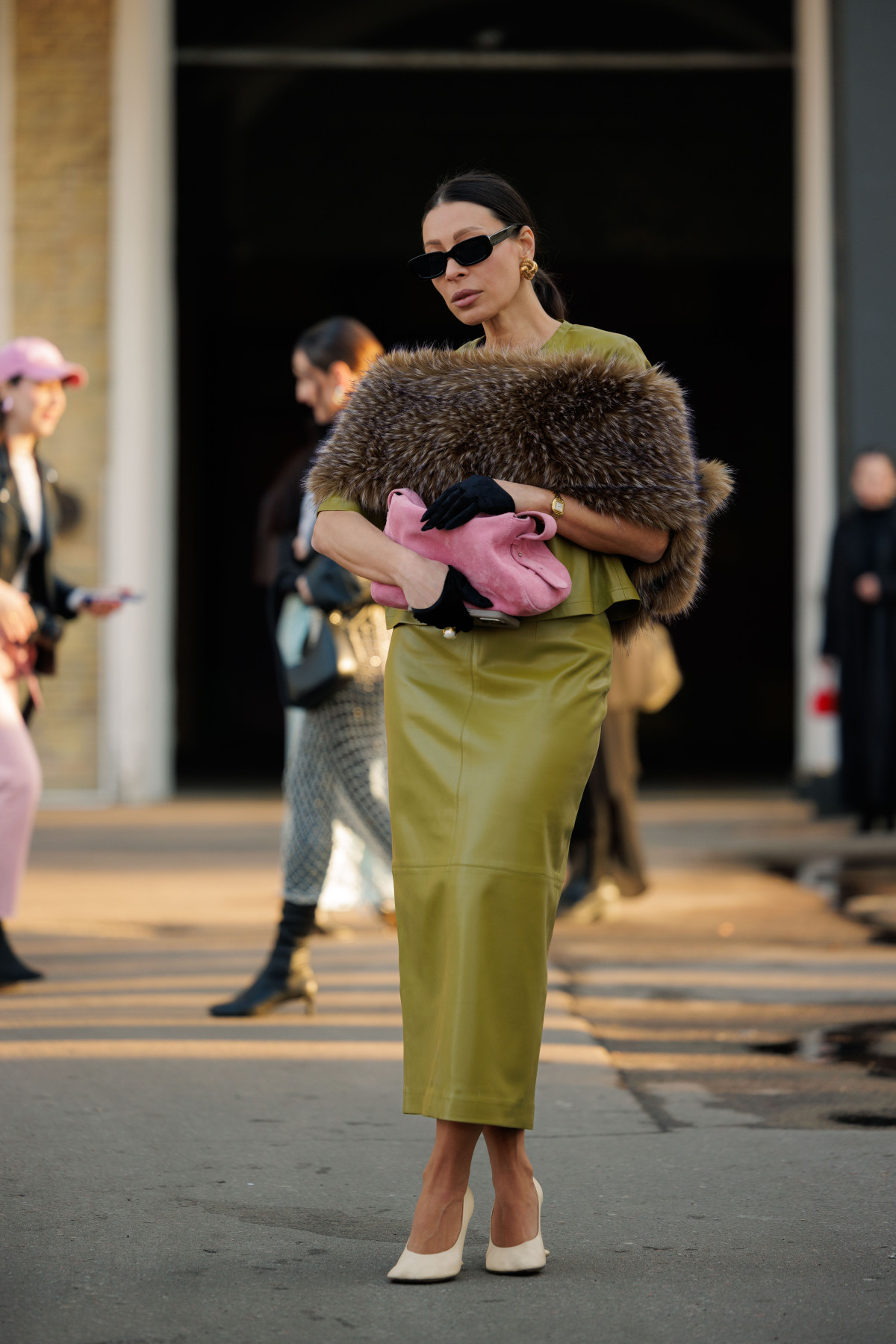 Вулична мода: образи від відвідувачів другого дня Ukrainian Fashion Week, осінь-зима 2026/2027
18