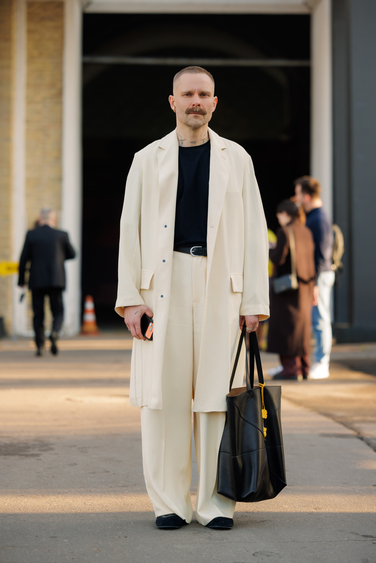 Вулична мода: образи від відвідувачів другого дня Ukrainian Fashion Week, осінь-зима 2026/2027
28