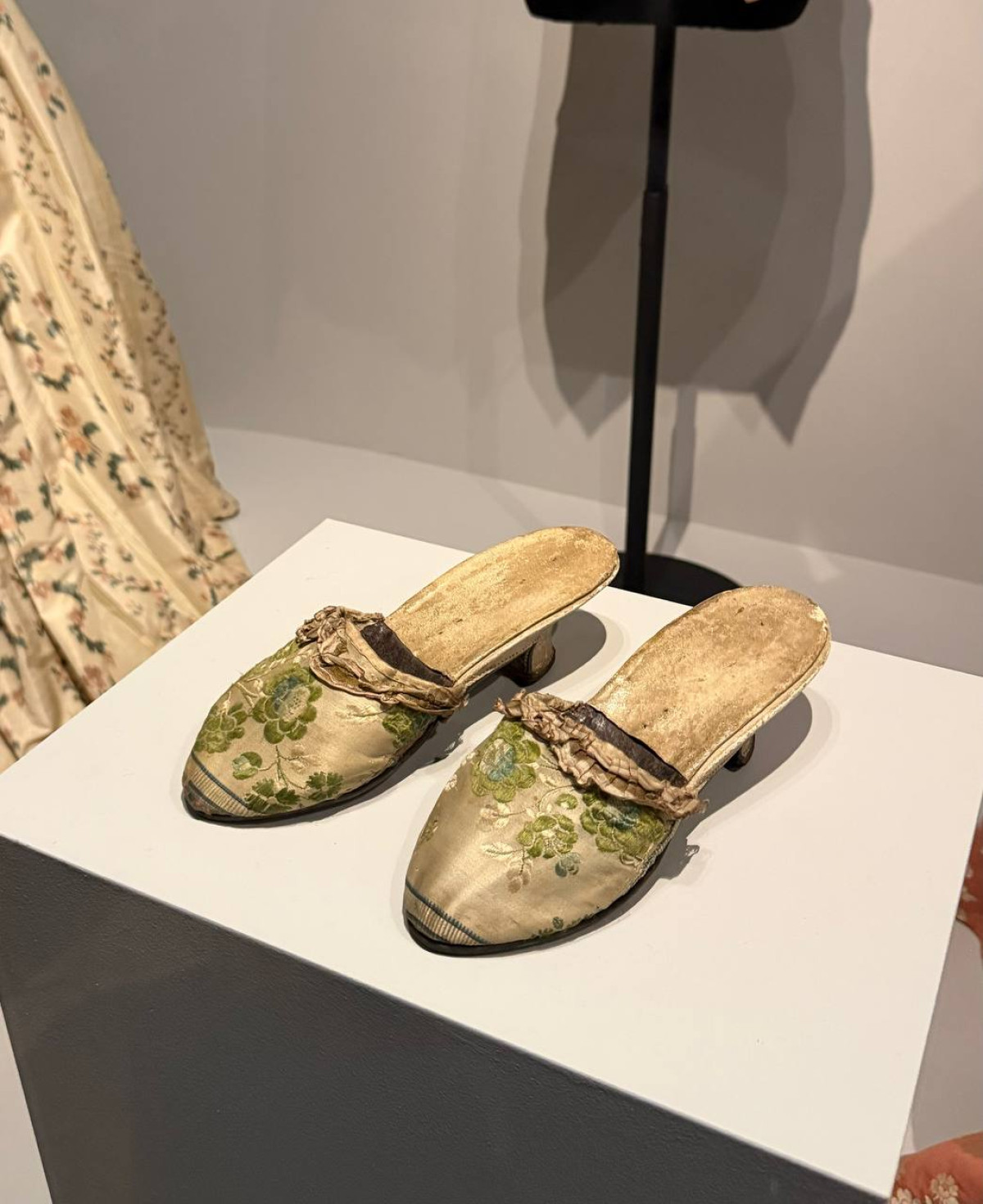 Вісімнадцяте століття: модні відголоски в сучасних тенденціях
4