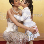 Зірки та їхні родини: 10 знаменитостей на SAG Awards з найближчими.