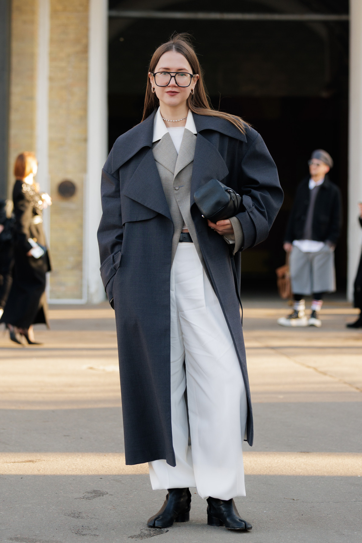 Вулична мода: образи відвідувачів четвертого дня Ukrainian Fashion Week осінньо-зимового сезону 2026/27
4