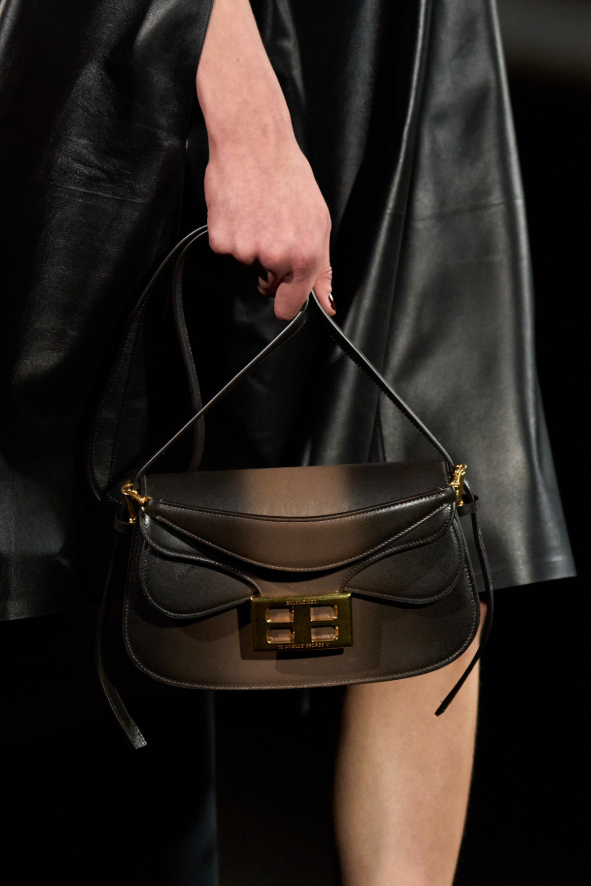 Вісім ключових порад від Balenciaga для стильного оновлення гардеробу.
28