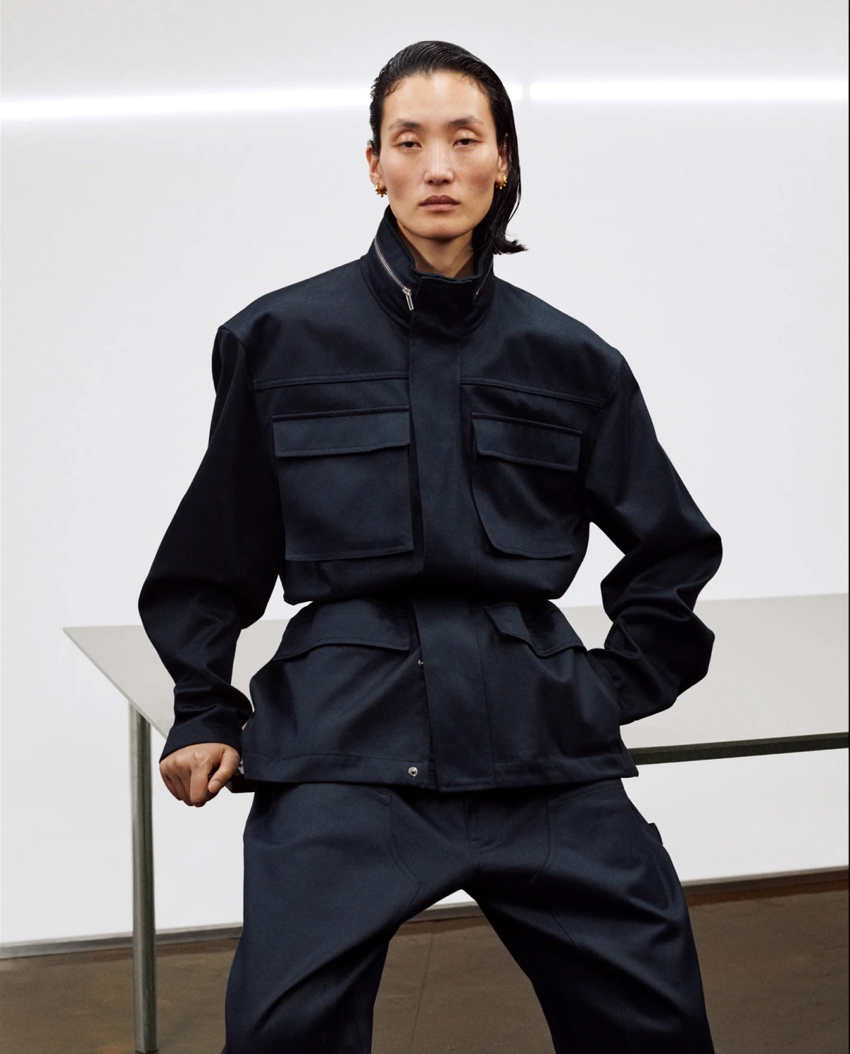 Фібі Файло: тріумфальне повернення мінімалізму в новій лінійці E
12