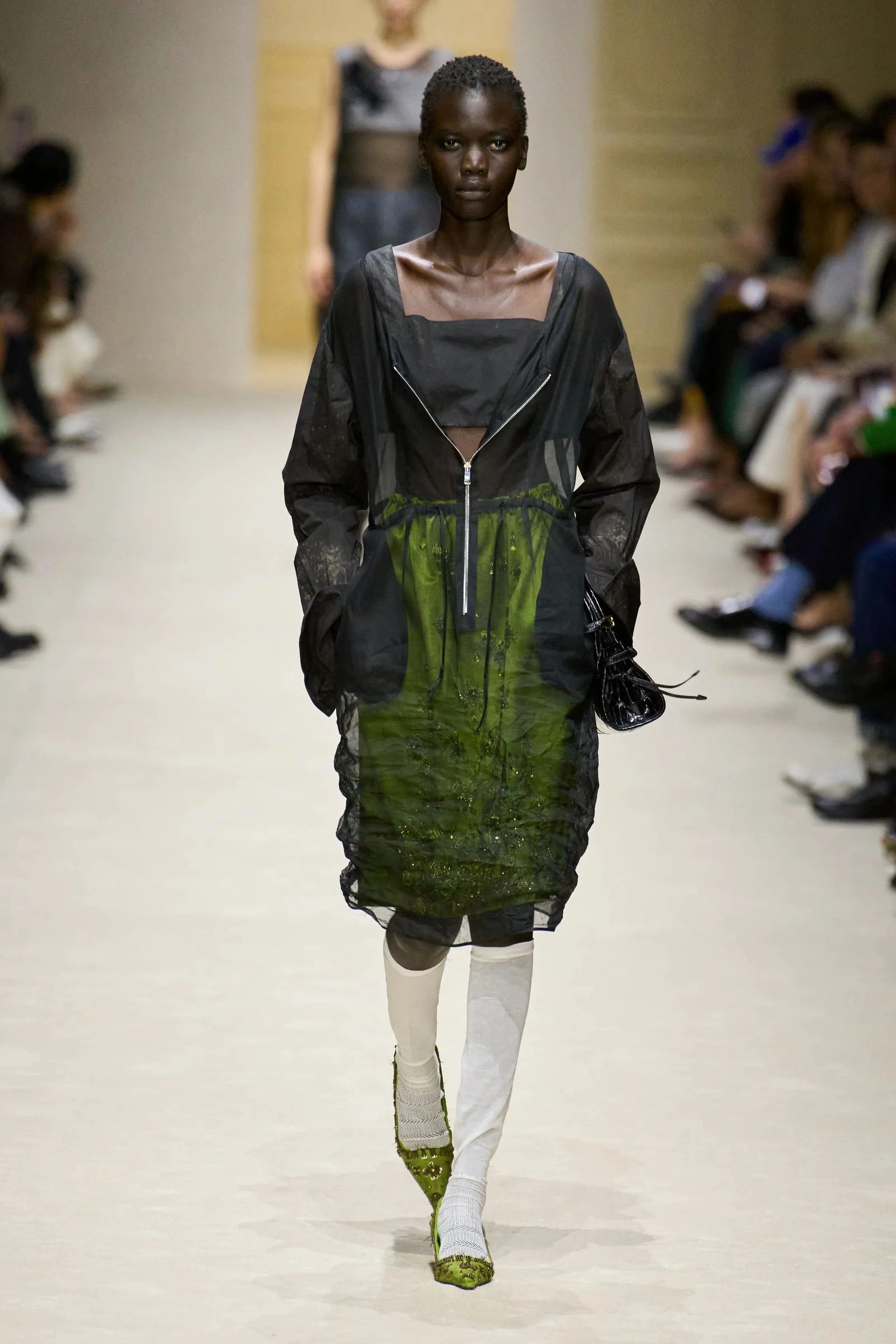 Prada: Варіації стилю з базового гардеробу
4