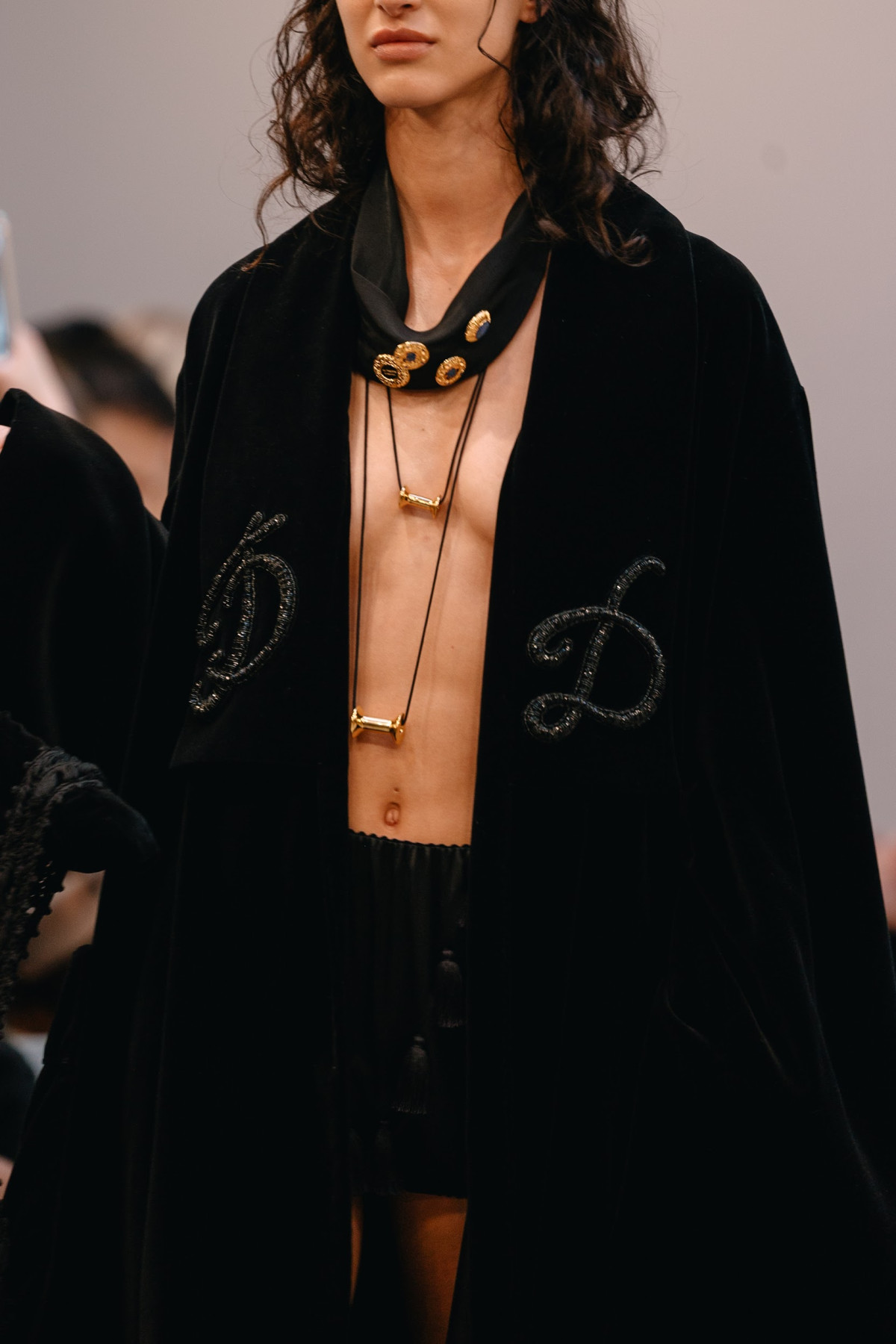 Занурювальна вистава на перетині моди та театру: українська марка MY THEATRE by Dariia Bila вперше представлена на Паризькому тижні моди
4