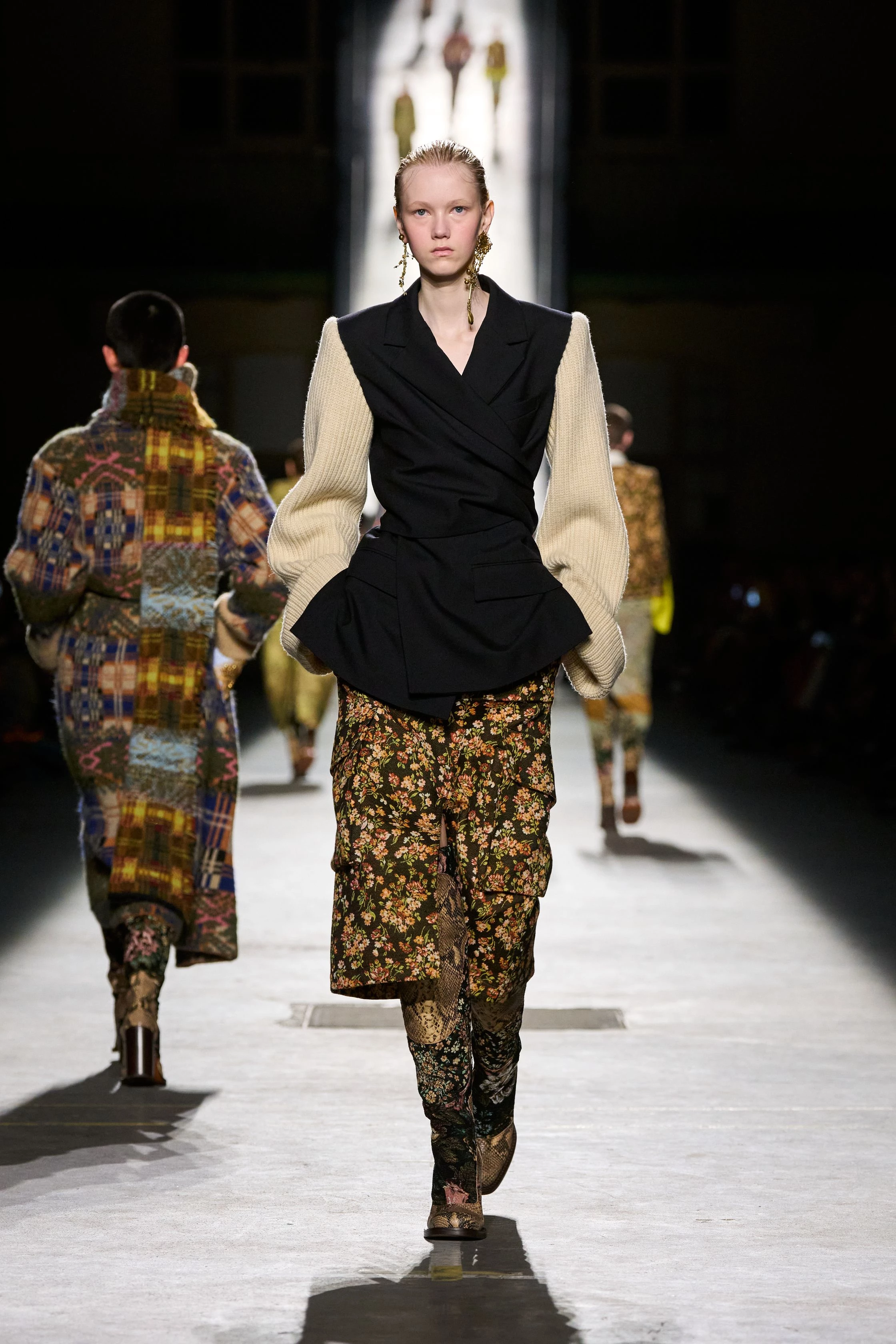 Юнацькі спогади: погляд на свіжу збірку Dries Van Noten осінь-зима 2026/2027
6