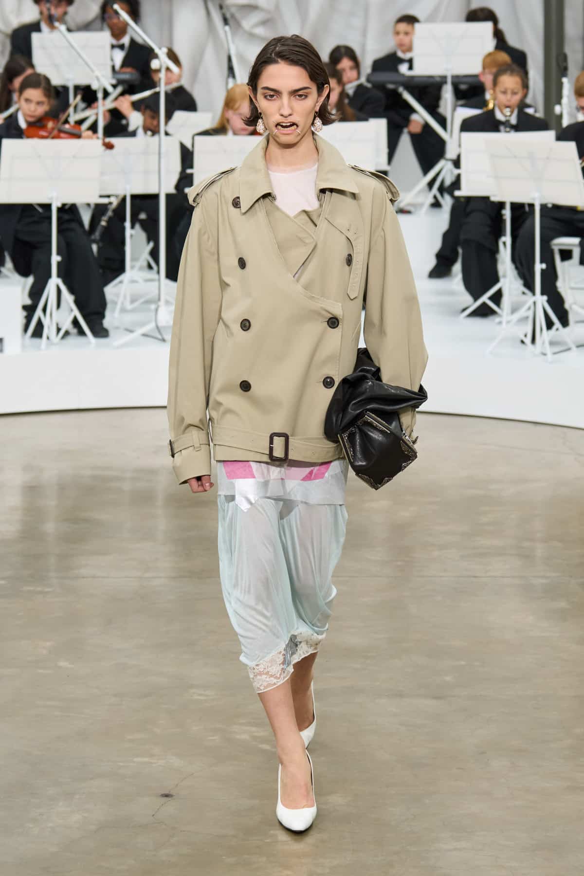 Тренч, як у Гайді Клум: головний весняний look, що варто спробувати.
1