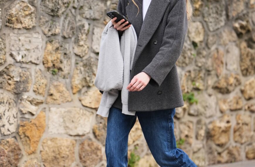 Простий верх, денім і жакет: 5 вдалих весняних луків на всі часи