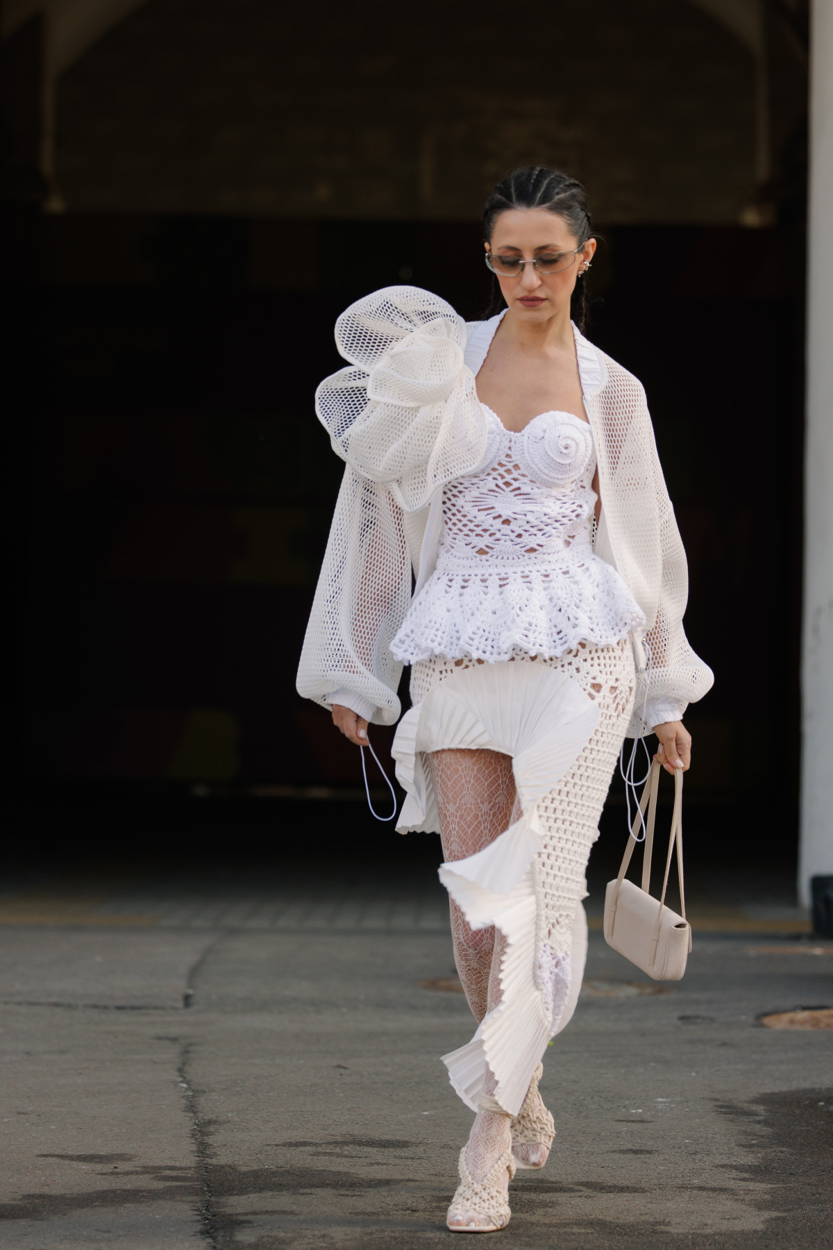 Вулична мода: образи від відвідувачів другого дня Ukrainian Fashion Week, осінь-зима 2026/2027
12