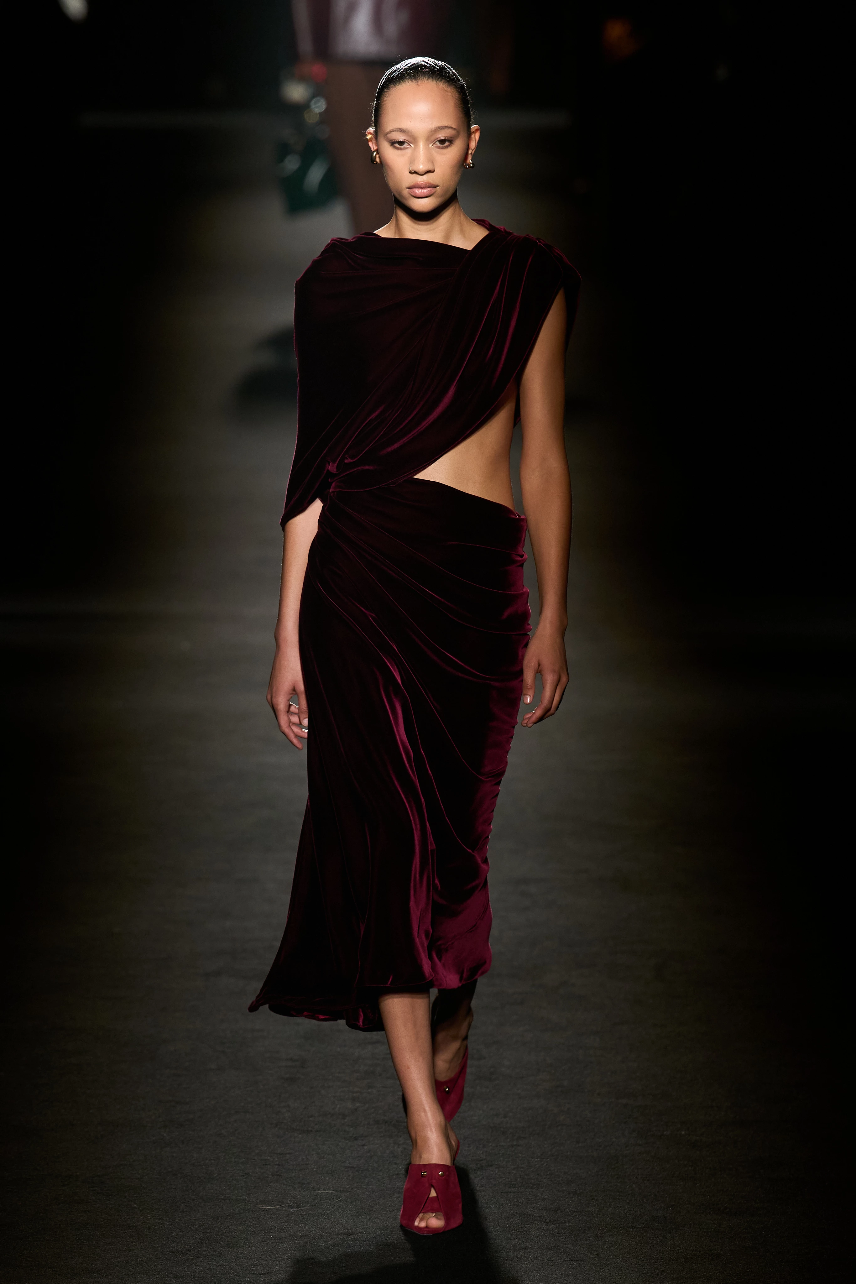 Паризький тиждень моди: свіжі покази Balenciaga, LOEWE і Viktoria Beckham
2