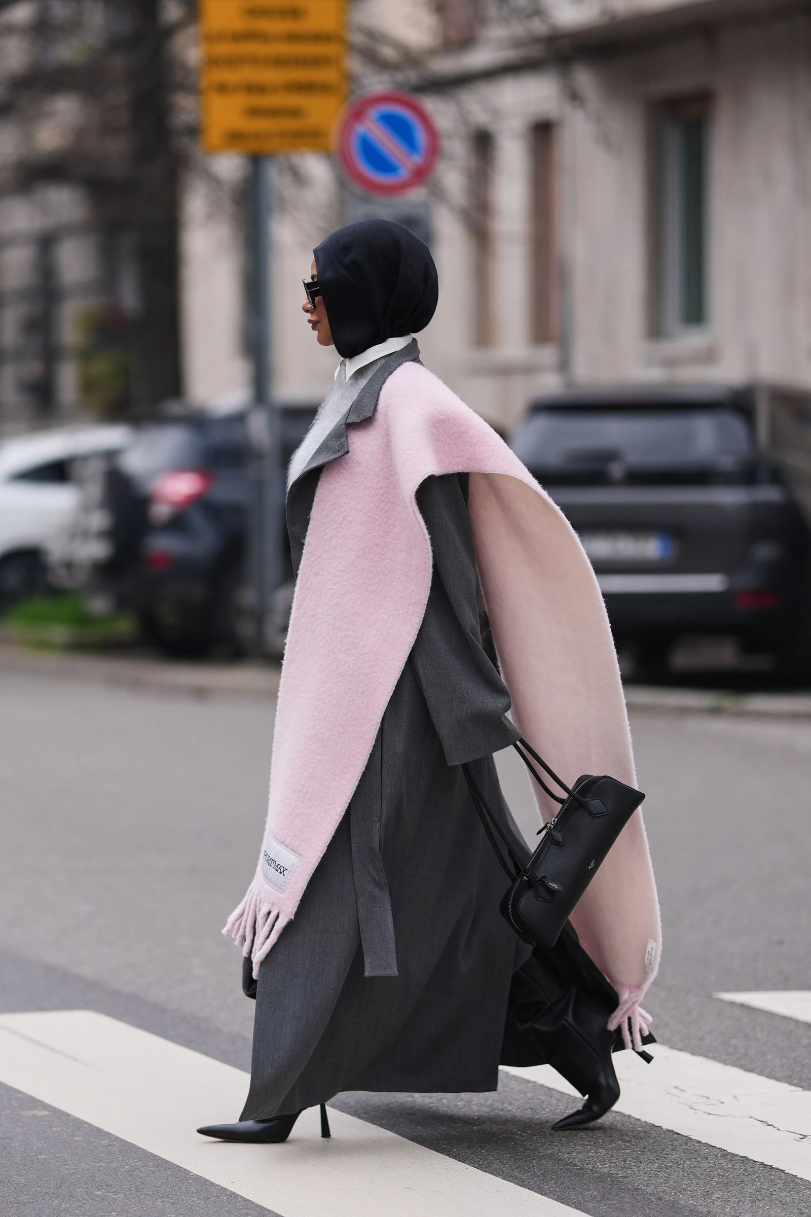 Десятка сумок з Міланського тижня моди, що зададуть тренди у 2026.
8