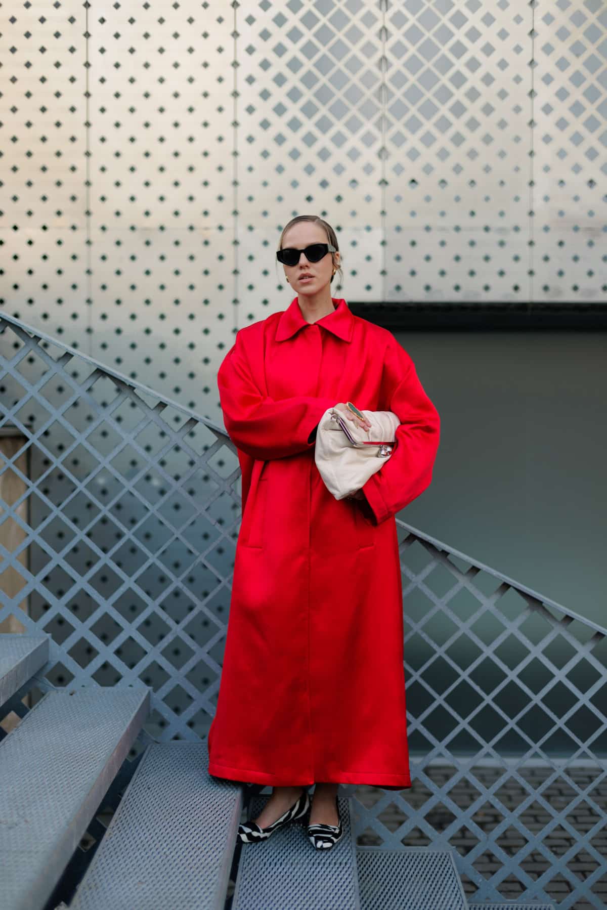 Вуличний стиль: образи гостей на відкритті Українського тижня моди осінь-зима 2026/27
10