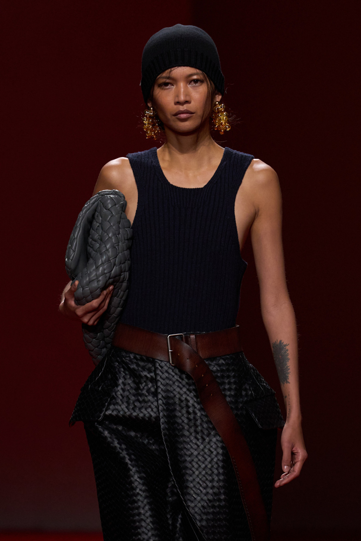 В'язані шапки знову в моді: несподіване рішення від Bottega Veneta
9