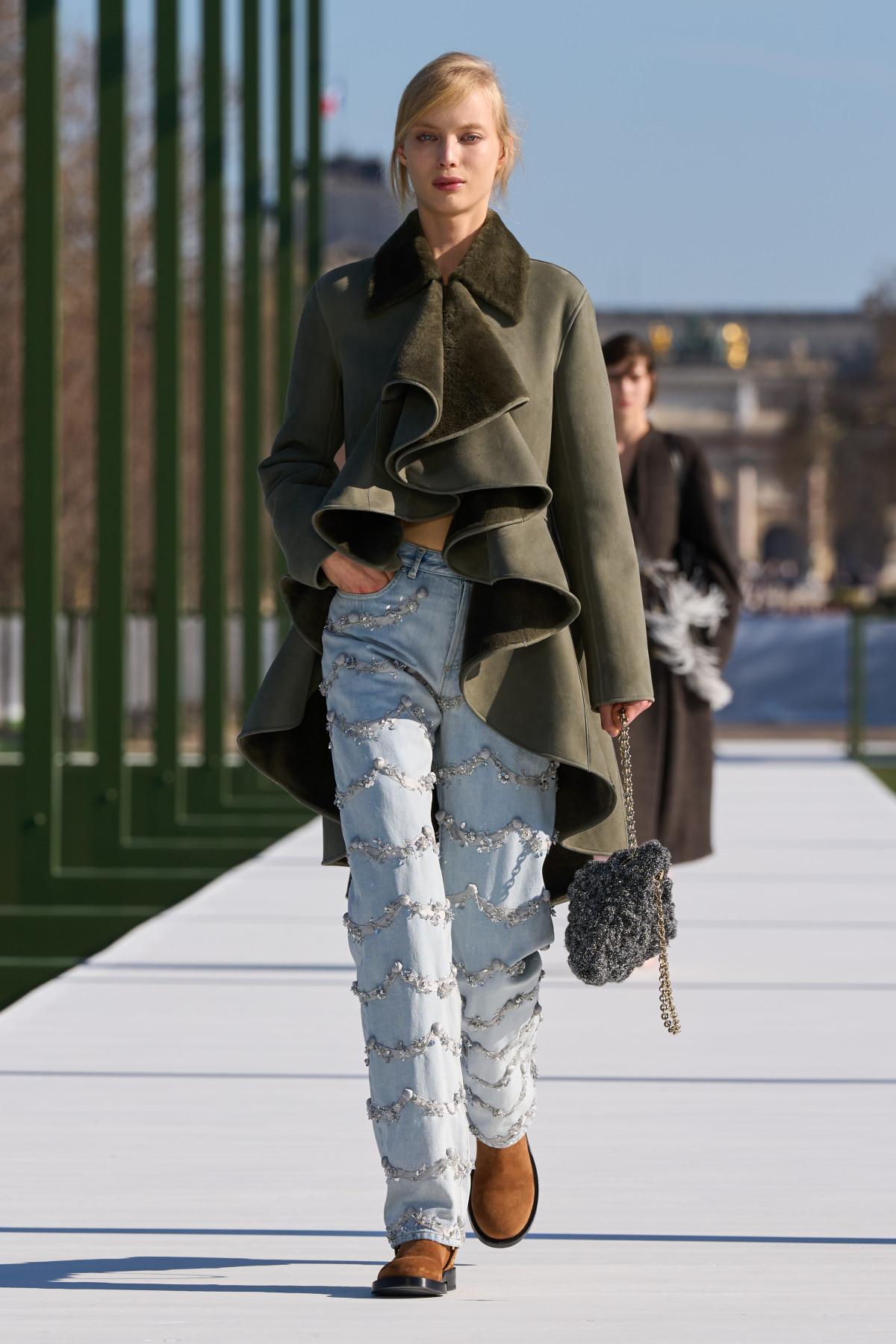 Андерсон переосмислює вуличний стиль в колекції Dior осінь-зима 2026-2027
13