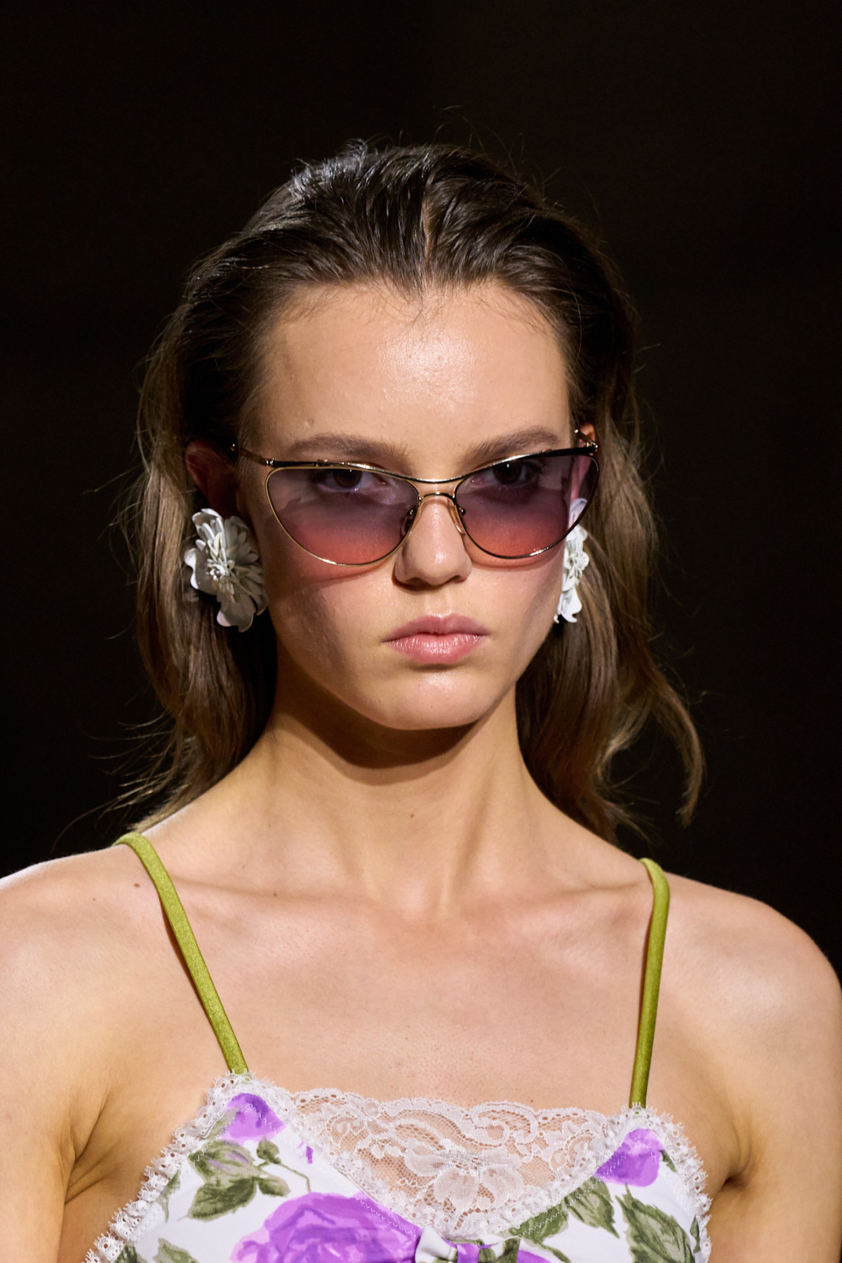 Модні сонцезахисні окуляри весна 2026: актуальні форми та стильні рамки
12