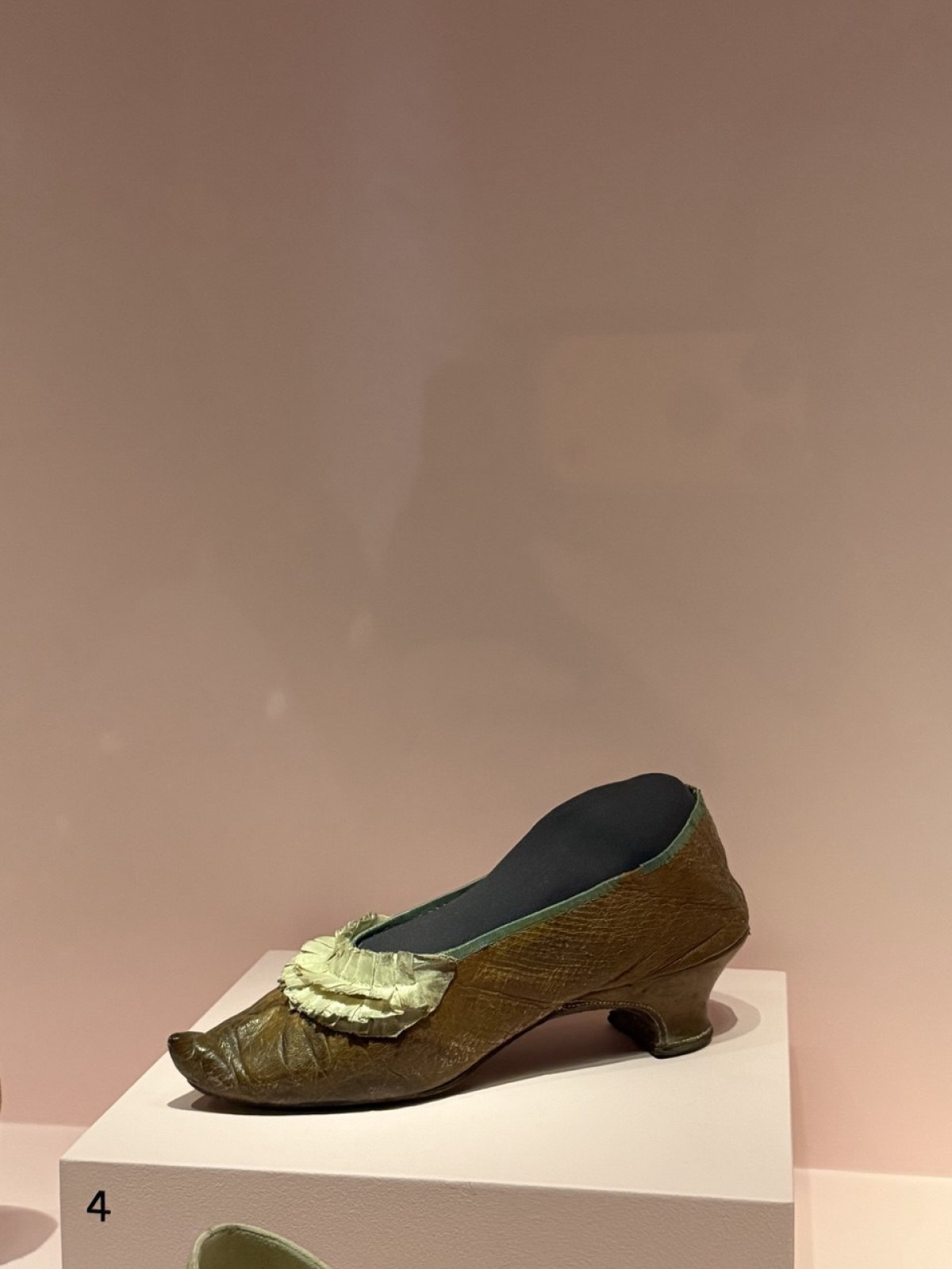 Вісімнадцяте століття: модні відголоски в сучасних тенденціях
11