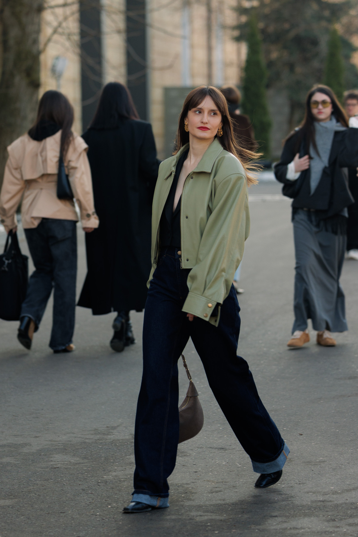 Вулична мода: образи відвідувачів третього дня Ukrainian Fashion Week осінньо-зимового сезону 2026/27
17