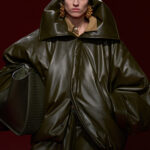 В’язані шапки знову в моді: несподіване рішення від Bottega Veneta