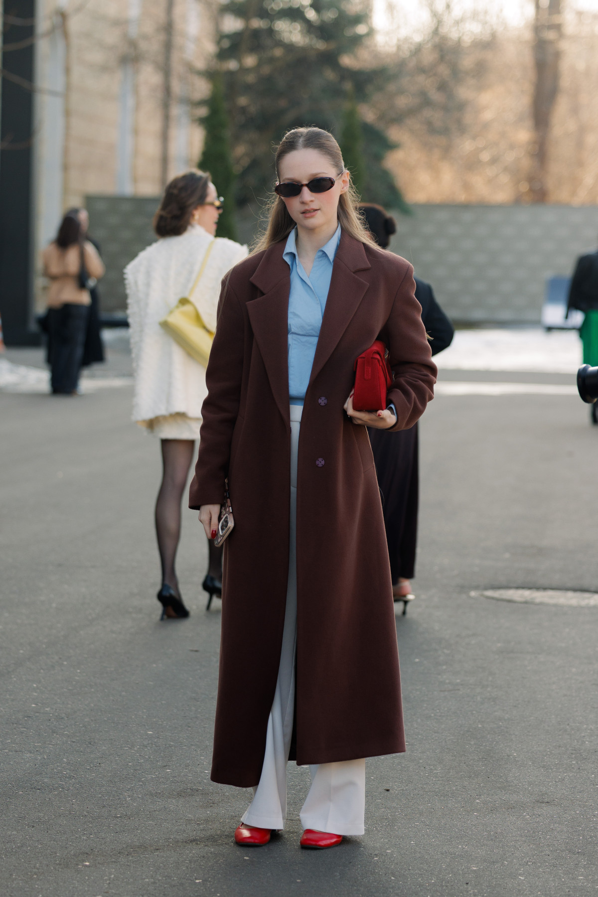 Вулична мода: образи відвідувачів третього дня Ukrainian Fashion Week осінньо-зимового сезону 2026/27
10