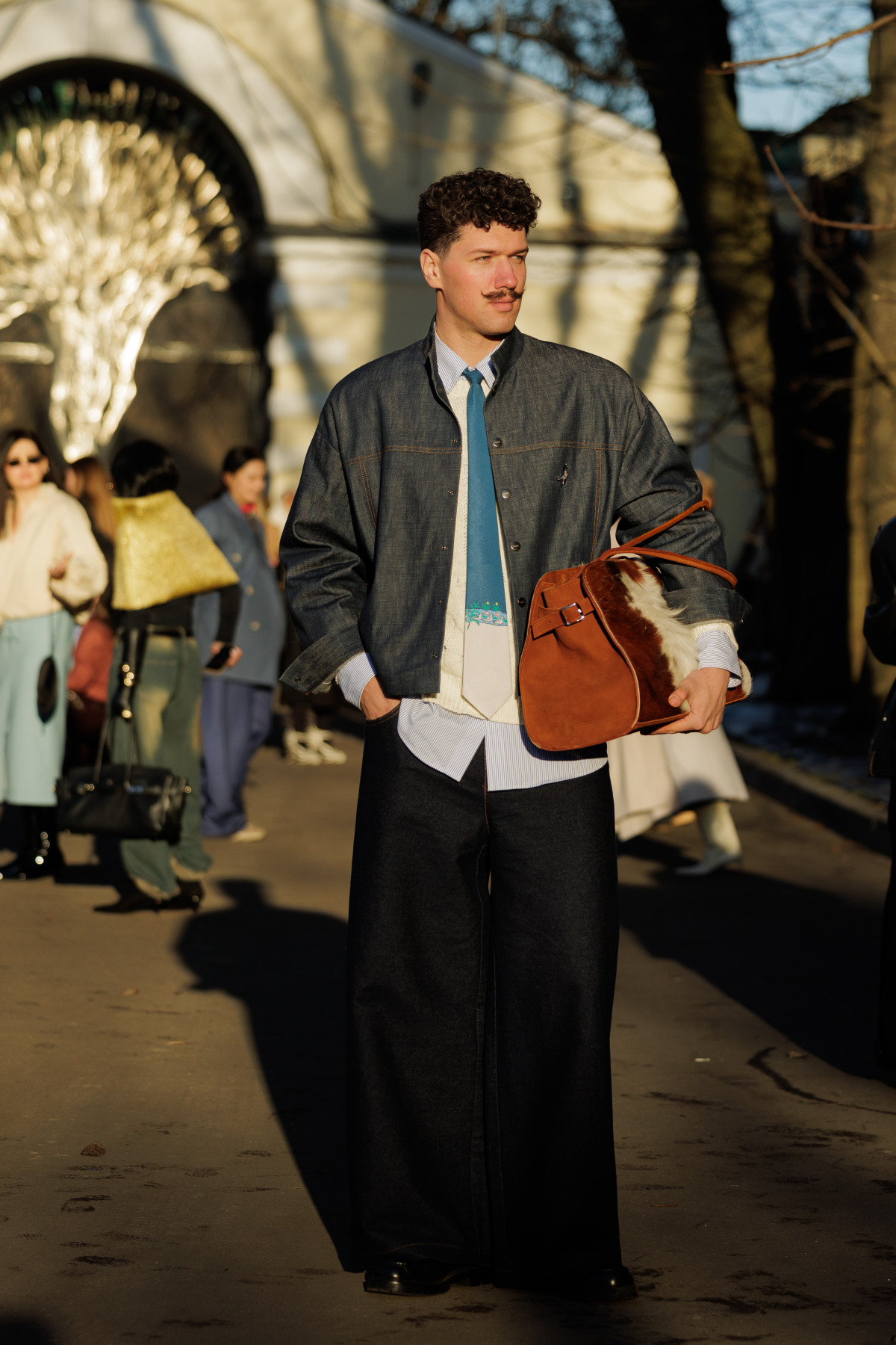 Вулична мода: образи відвідувачів третього дня Ukrainian Fashion Week осінньо-зимового сезону 2026/27
77