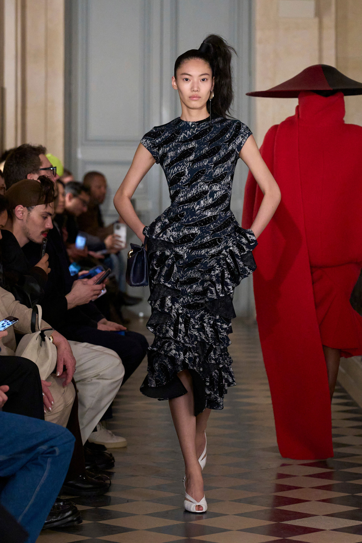 Jacquemus: кокетливий кітч, висока мода та зачіски-“пальми” в стилі 80-х
9