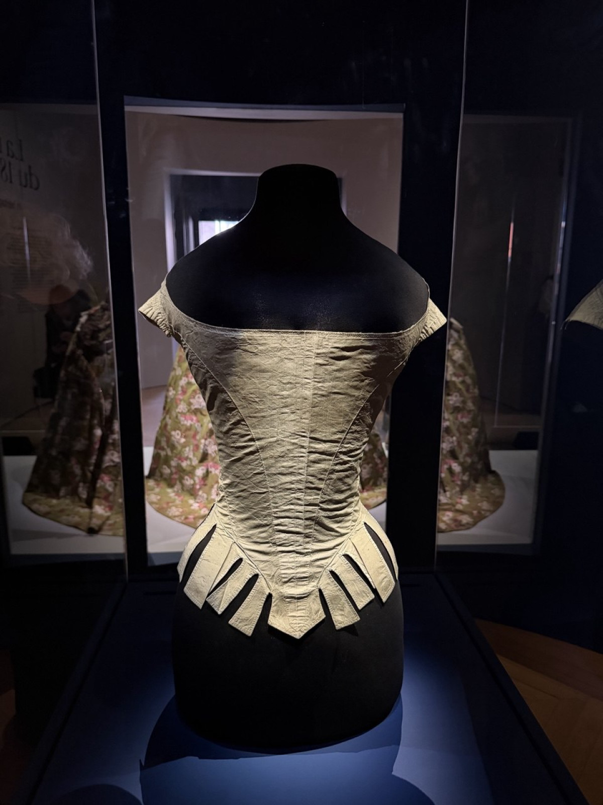 Вісімнадцяте століття: модні відголоски в сучасних тенденціях
8