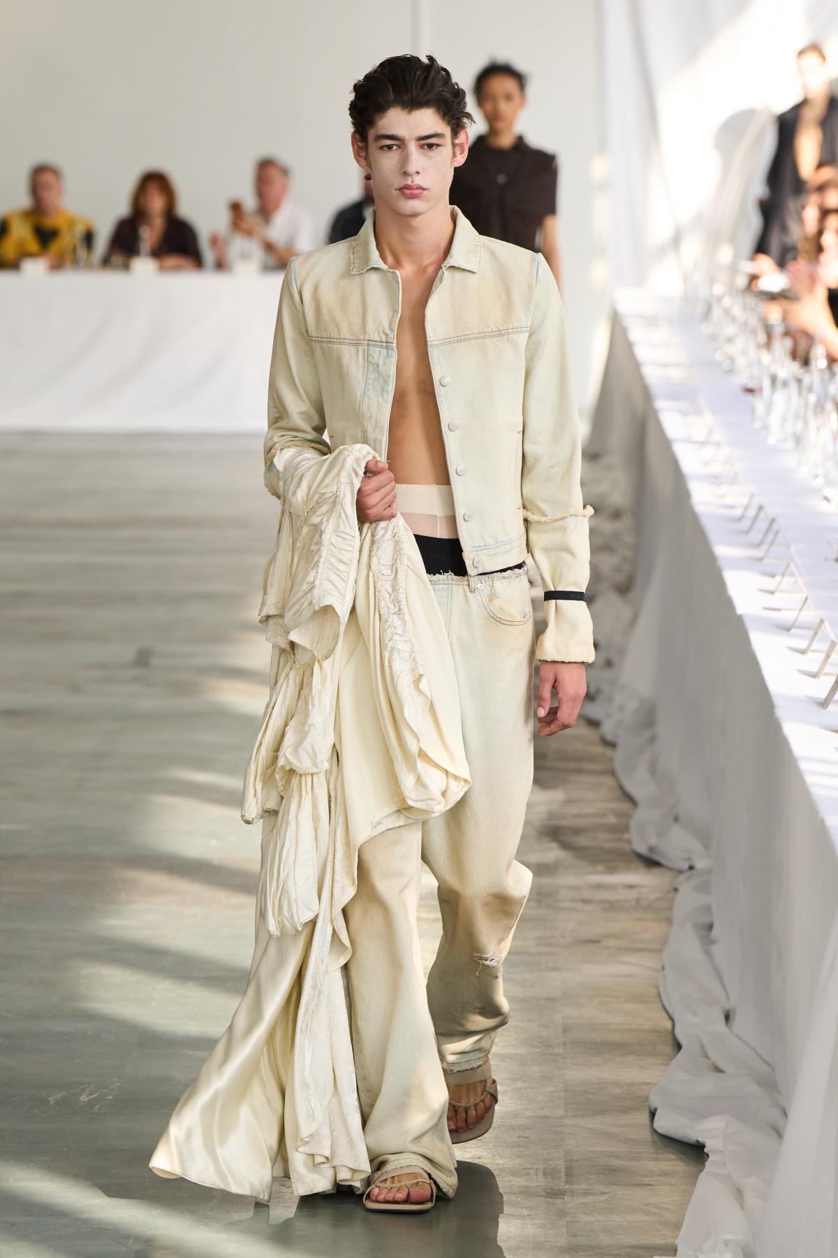 Джинси 2026: 7 основних тенденцій від провідних марок
15