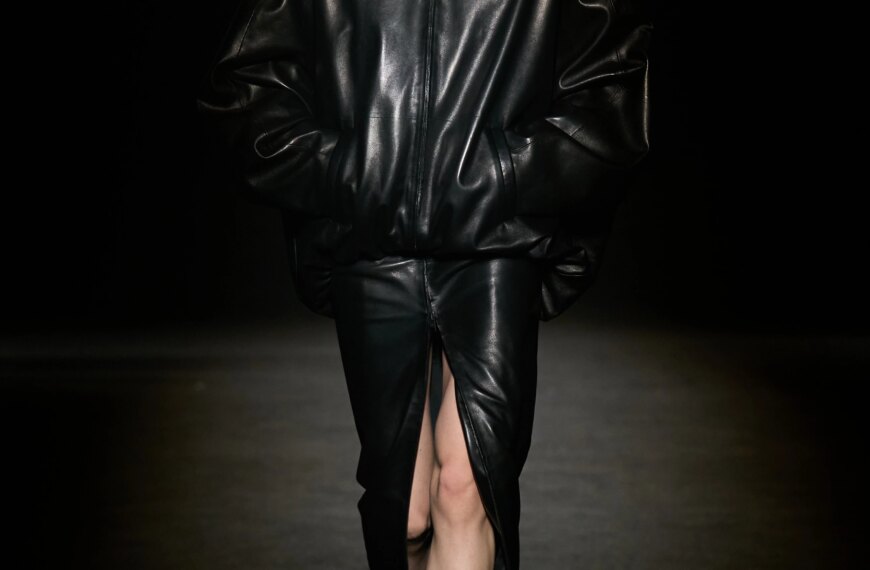 Паризький тиждень моди: свіжі покази Balenciaga, LOEWE і Viktoria Beckham