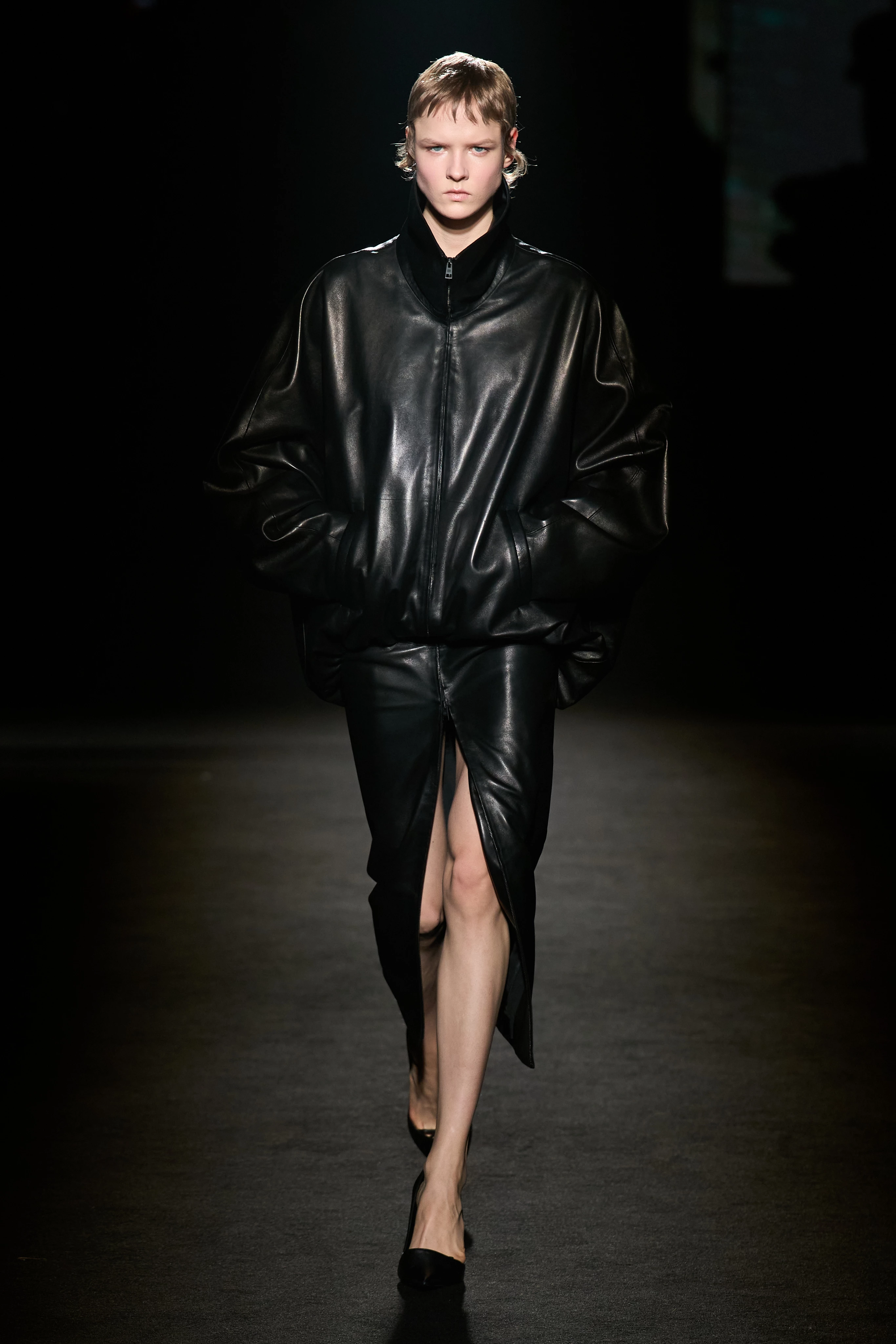 Паризький тиждень моди: свіжі покази Balenciaga, LOEWE і Viktoria Beckham
0