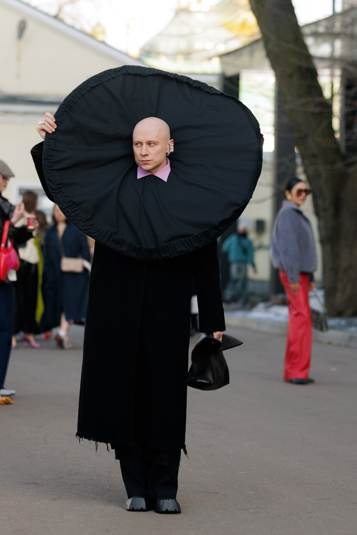 Вулична мода: образи відвідувачів четвертого дня Ukrainian Fashion Week осінньо-зимового сезону 2026/27
57