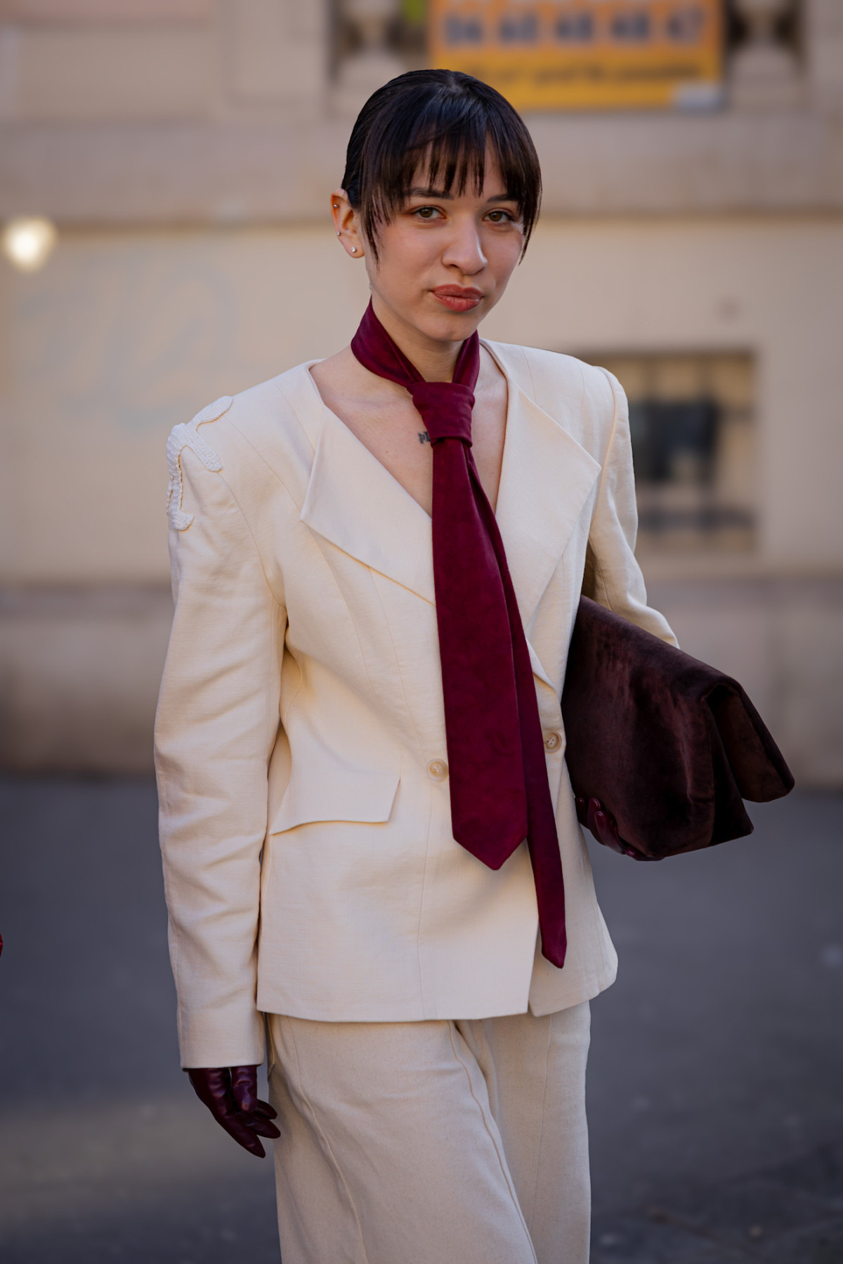 П'ять стилів носіння краватки від парижанок.
4