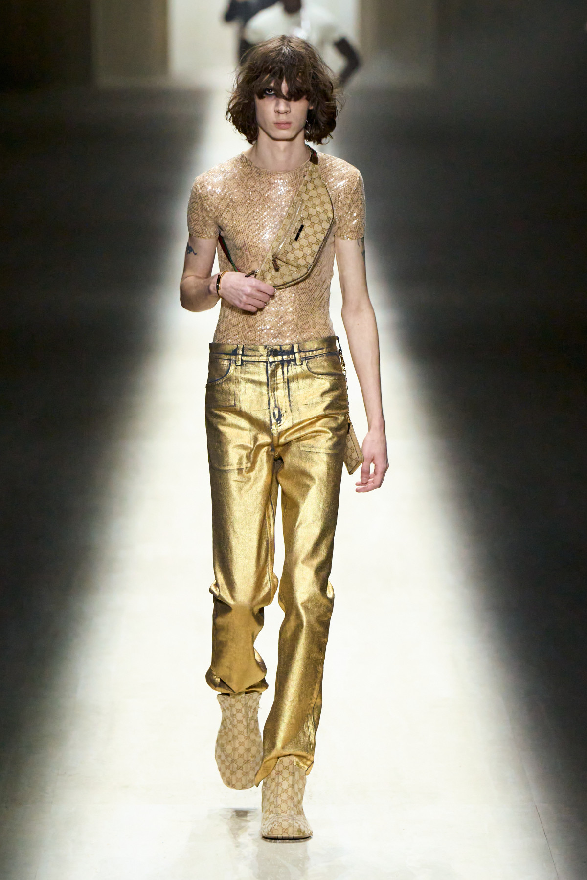 Gucci по-новому від Демни Гвасалії: враження від першого шоу дизайнера
27