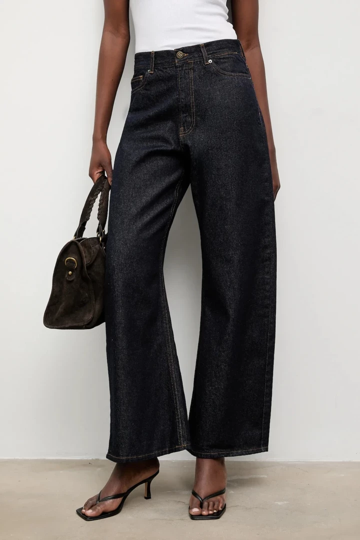 Трендові джинси сезону: майбутня класика.
20