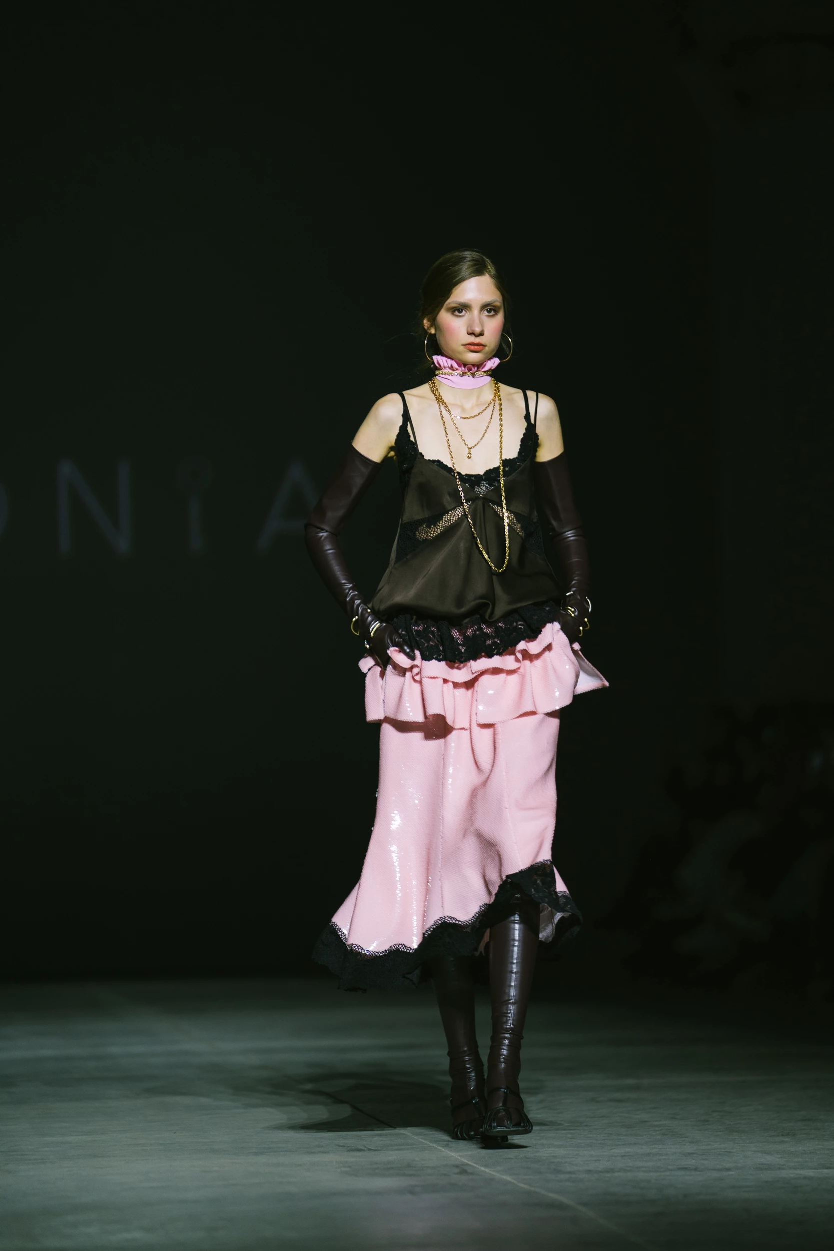 Торік марка TONiA представила свіжу лінію на Ukrainian Fashion Week: історичний огляд.
3