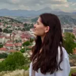 Вдячна собі за відмову від змін зовнішності: минулі віяння, яких я уникла (і дуже добре)