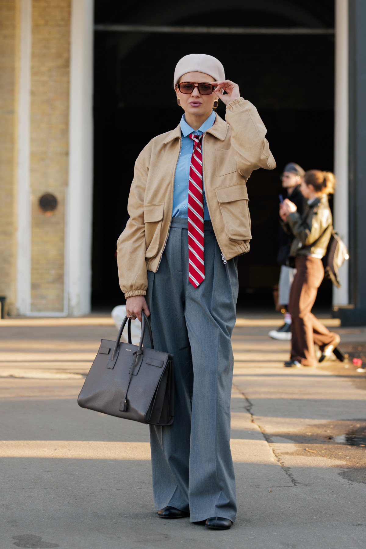 Вулична мода: образи відвідувачів четвертого дня Ukrainian Fashion Week осінньо-зимового сезону 2026/27
5